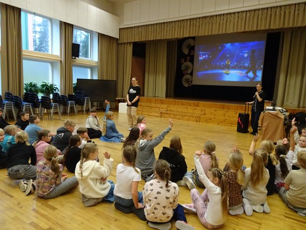 2025-11-13 Külas JJStreet Tantsukool